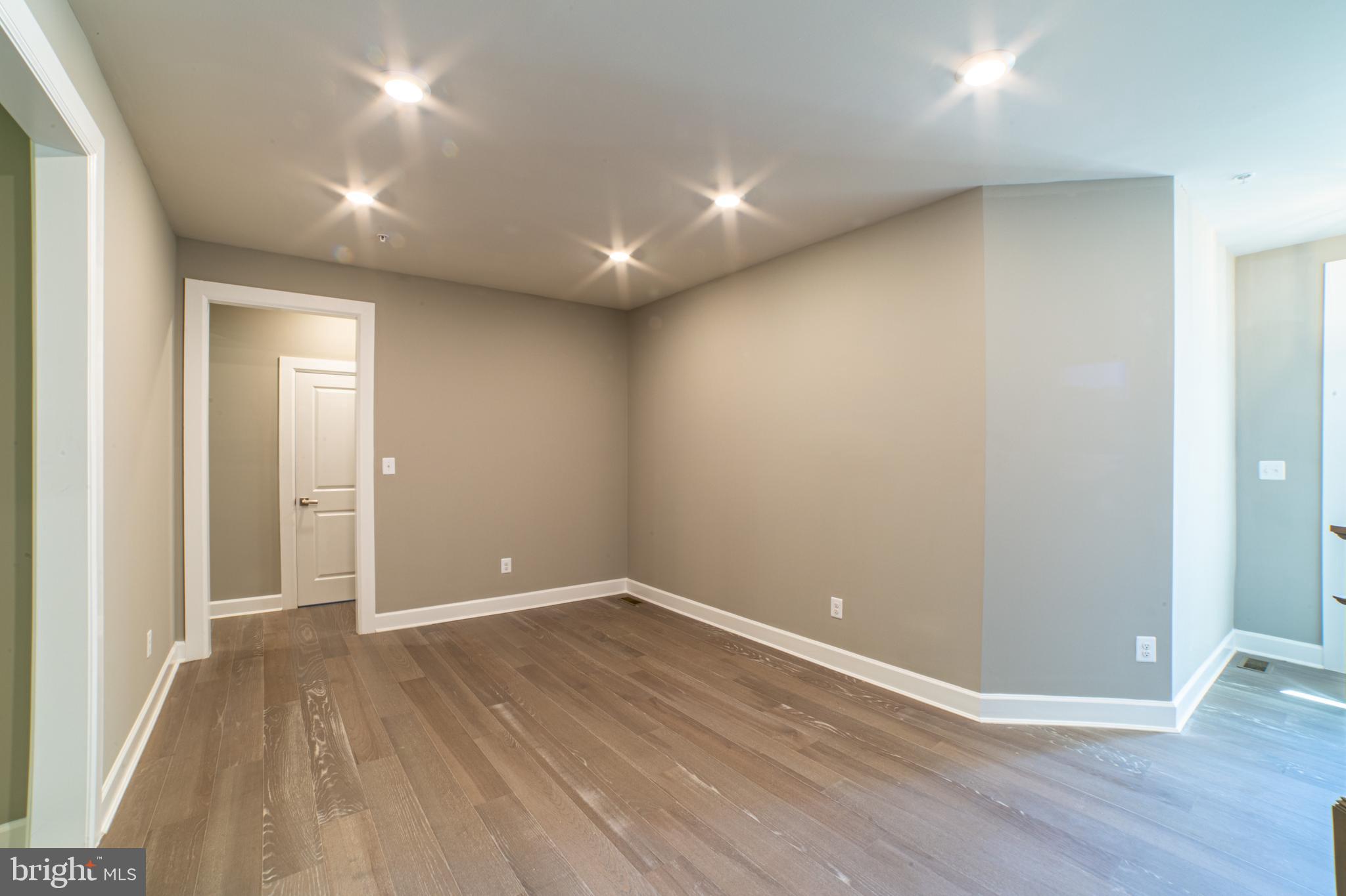 PONDS EDGE - Residential