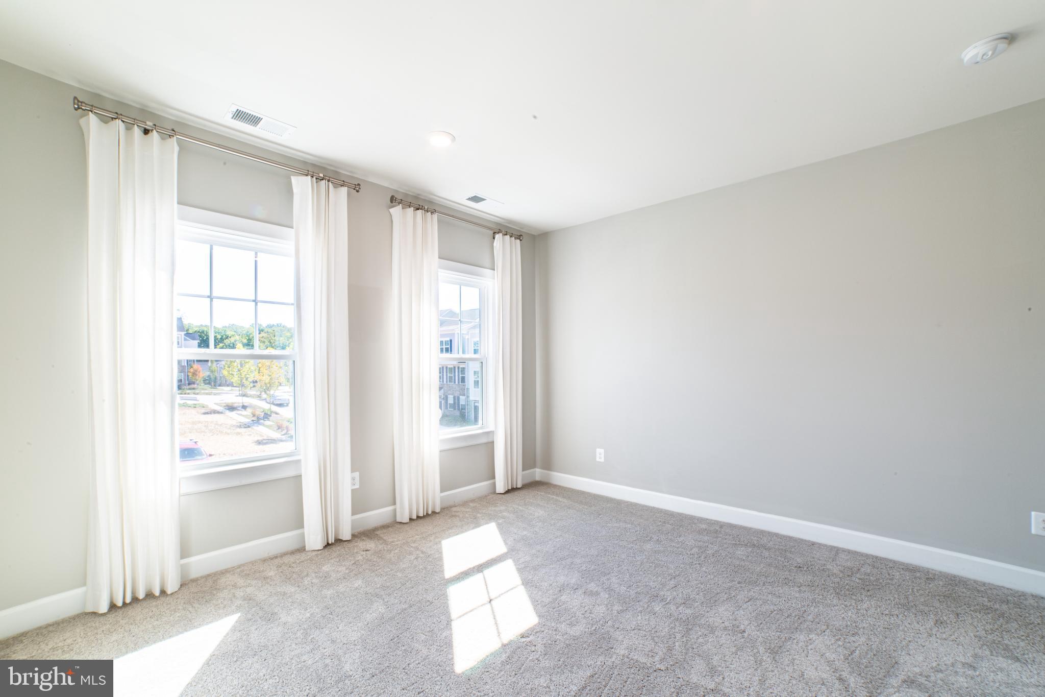 PONDS EDGE - Residential