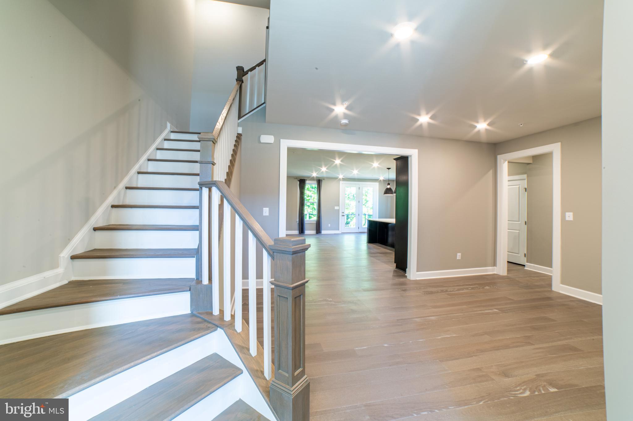 PONDS EDGE - Residential