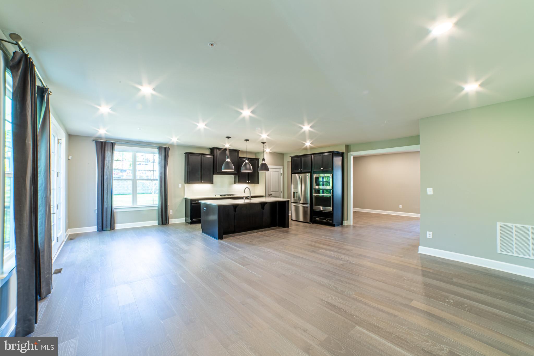 PONDS EDGE - Residential