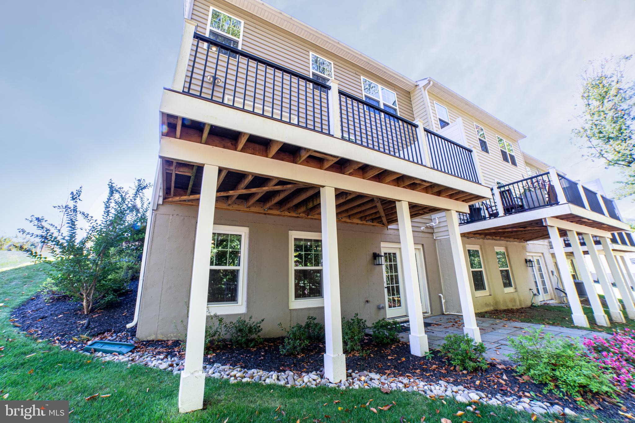 PONDS EDGE - Residential