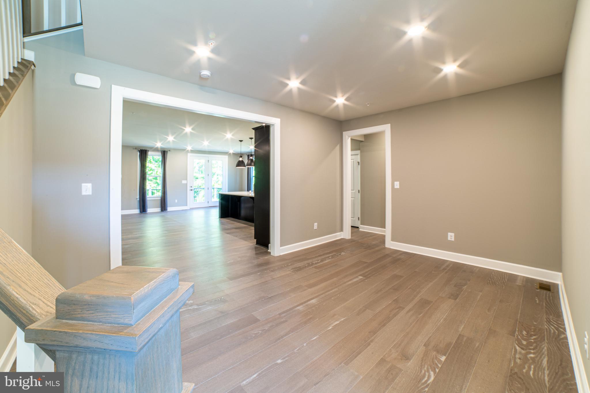 PONDS EDGE - Residential