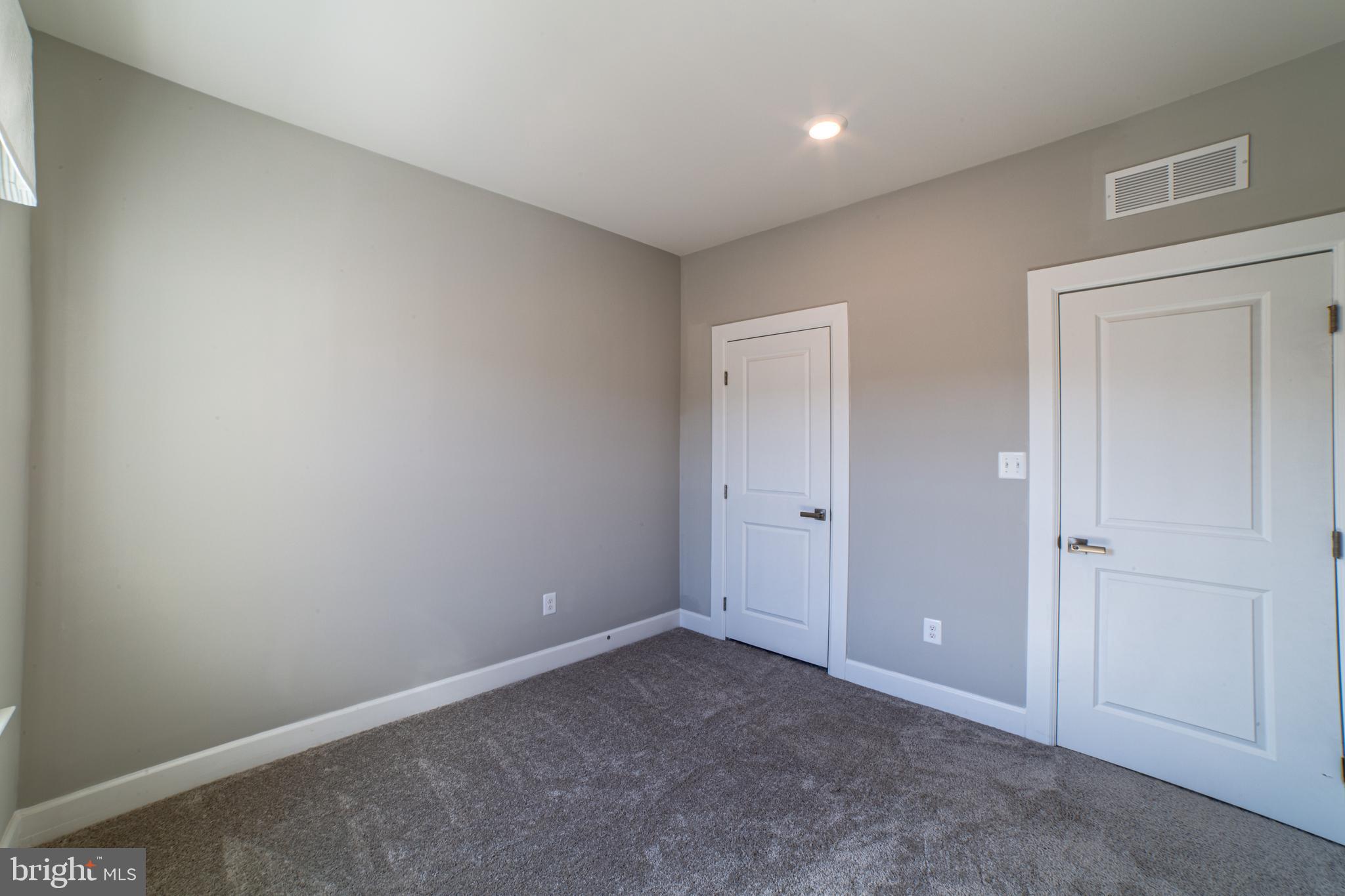 PONDS EDGE - Residential