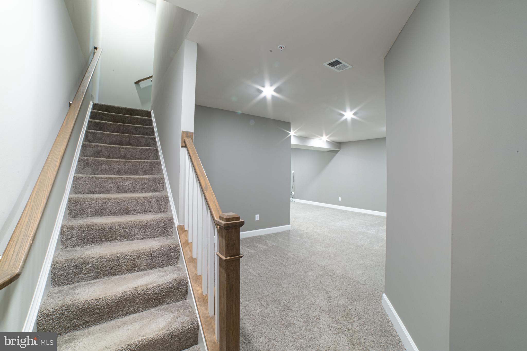 PONDS EDGE - Residential