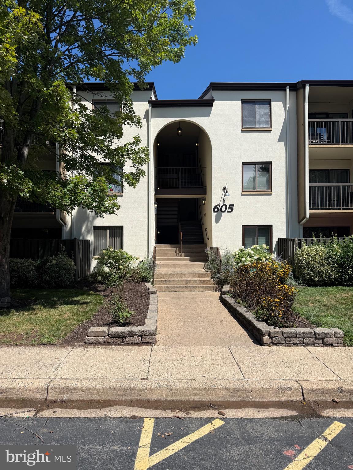 605 CENTER STREET T4