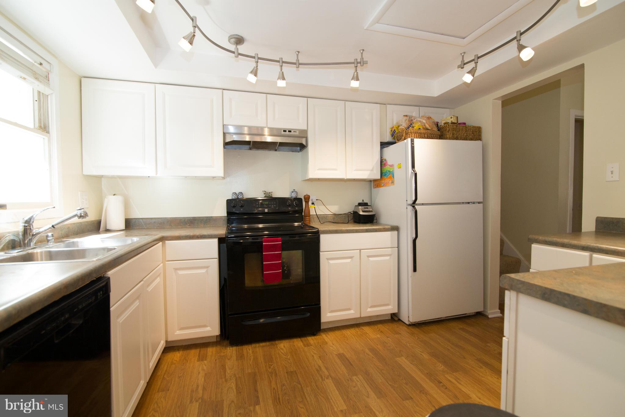 COUNTRY CLUB/LAKE MONTCLAIR - Residential