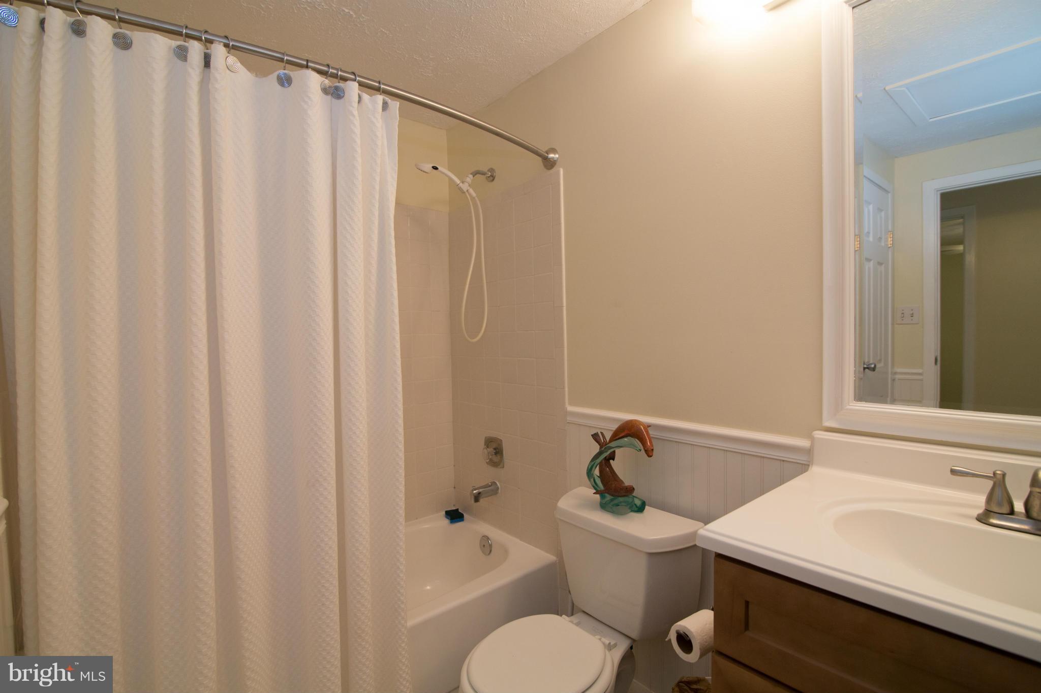 COUNTRY CLUB/LAKE MONTCLAIR - Residential