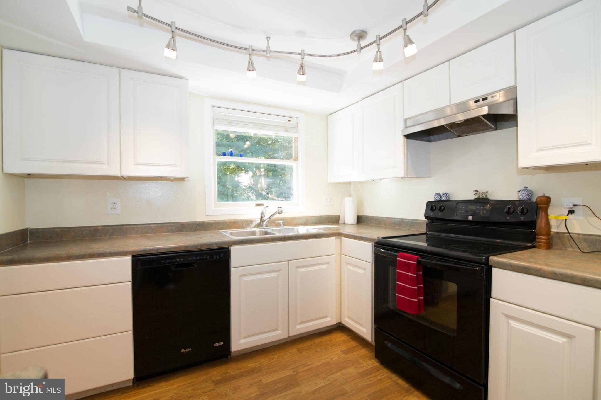 COUNTRY CLUB/LAKE MONTCLAIR - Residential