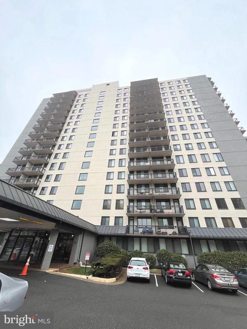 Photo of 801 N Pitt Street #1209, ALEXANDRIA, VA 22314 (MLS # VAAX2054800)