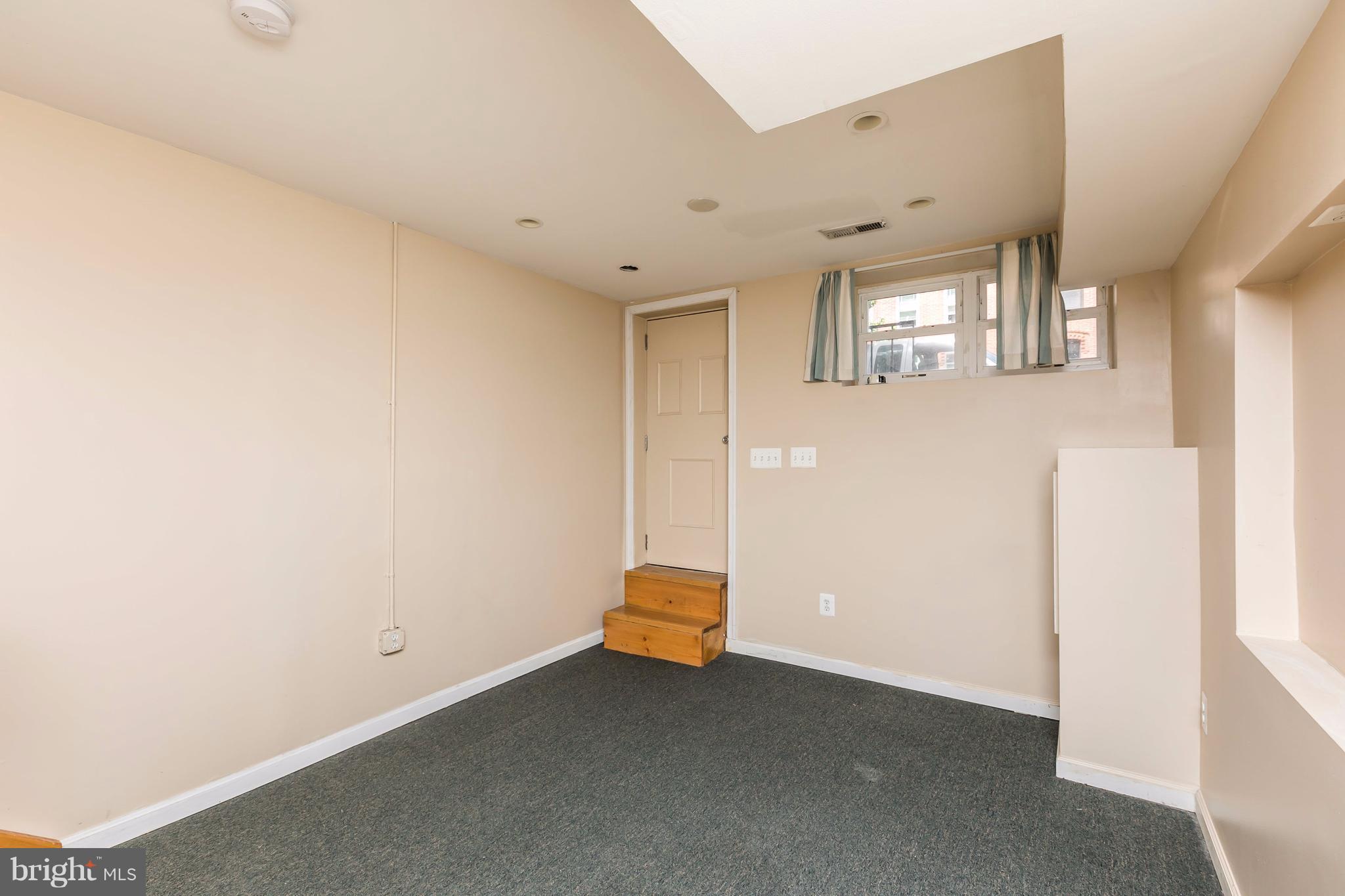 LOCUST POINT - Residential