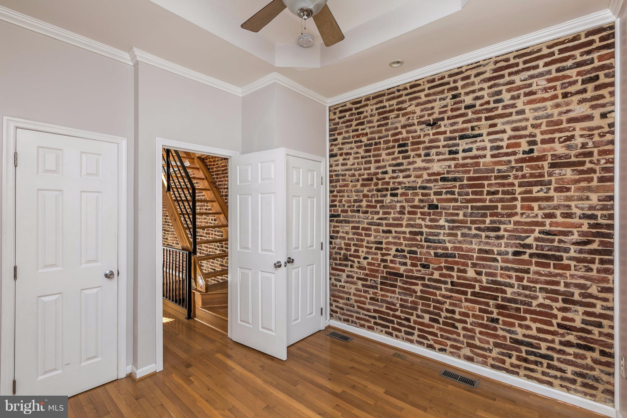 LOCUST POINT - Residential