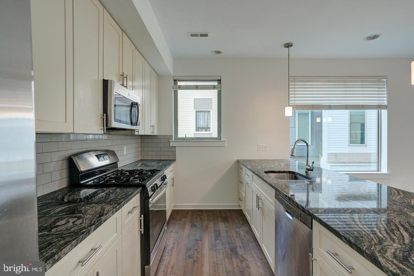 2104 KENSINGTON WALK UNIT 1