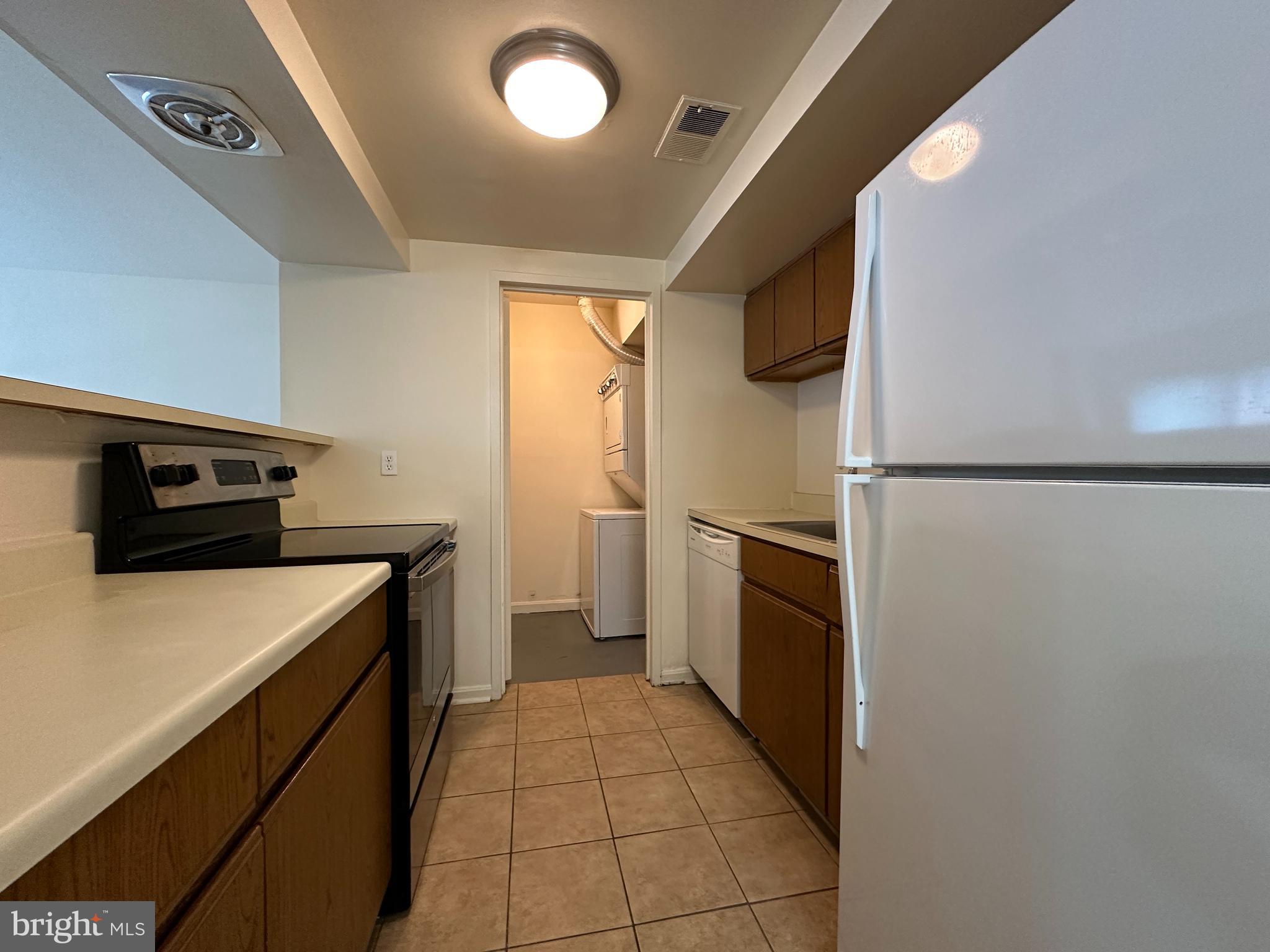 TERRACE TOWNE HOMES OF WOODLAWN - Residential Lease