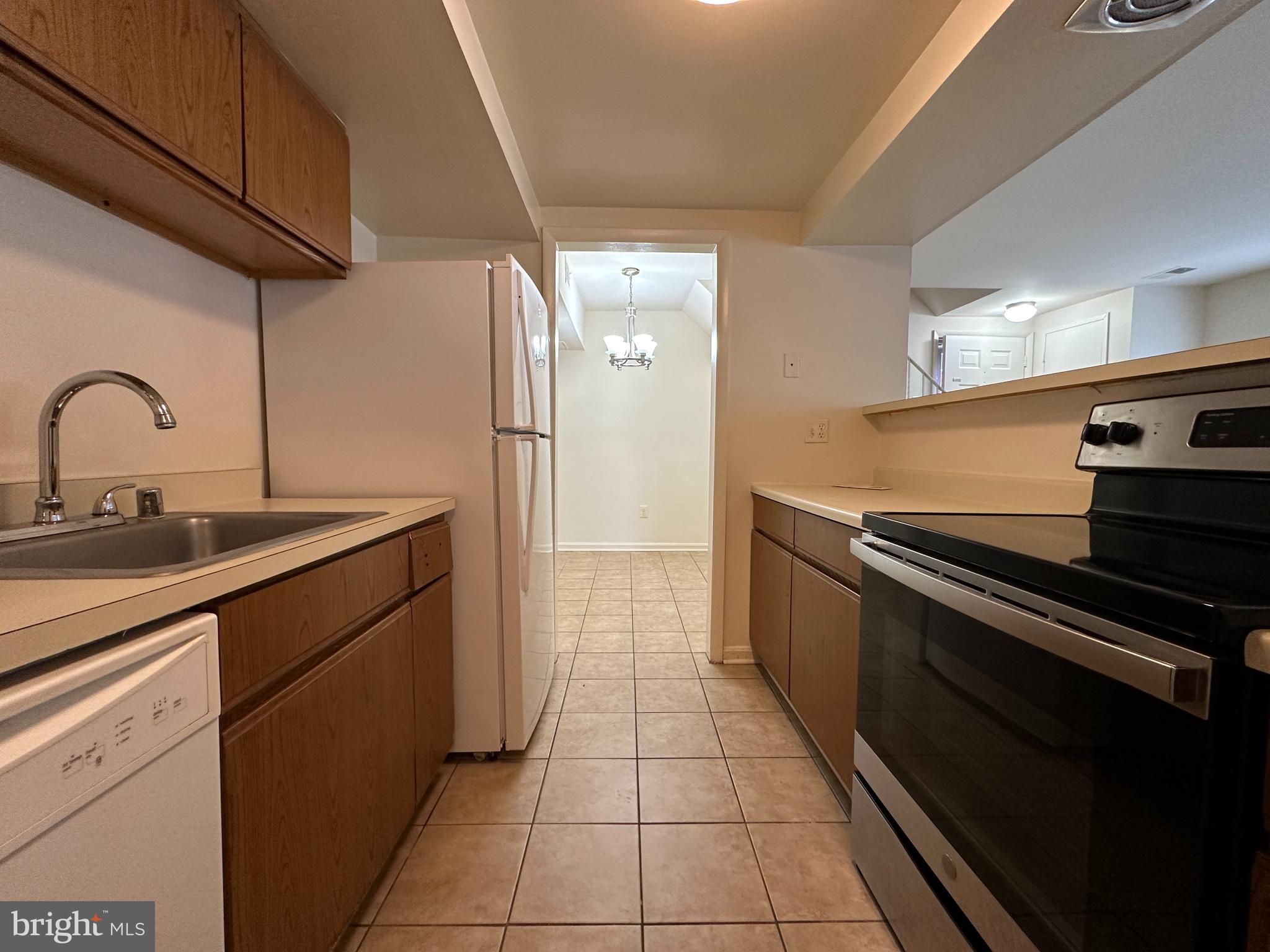 TERRACE TOWNE HOMES OF WOODLAWN - Residential Lease