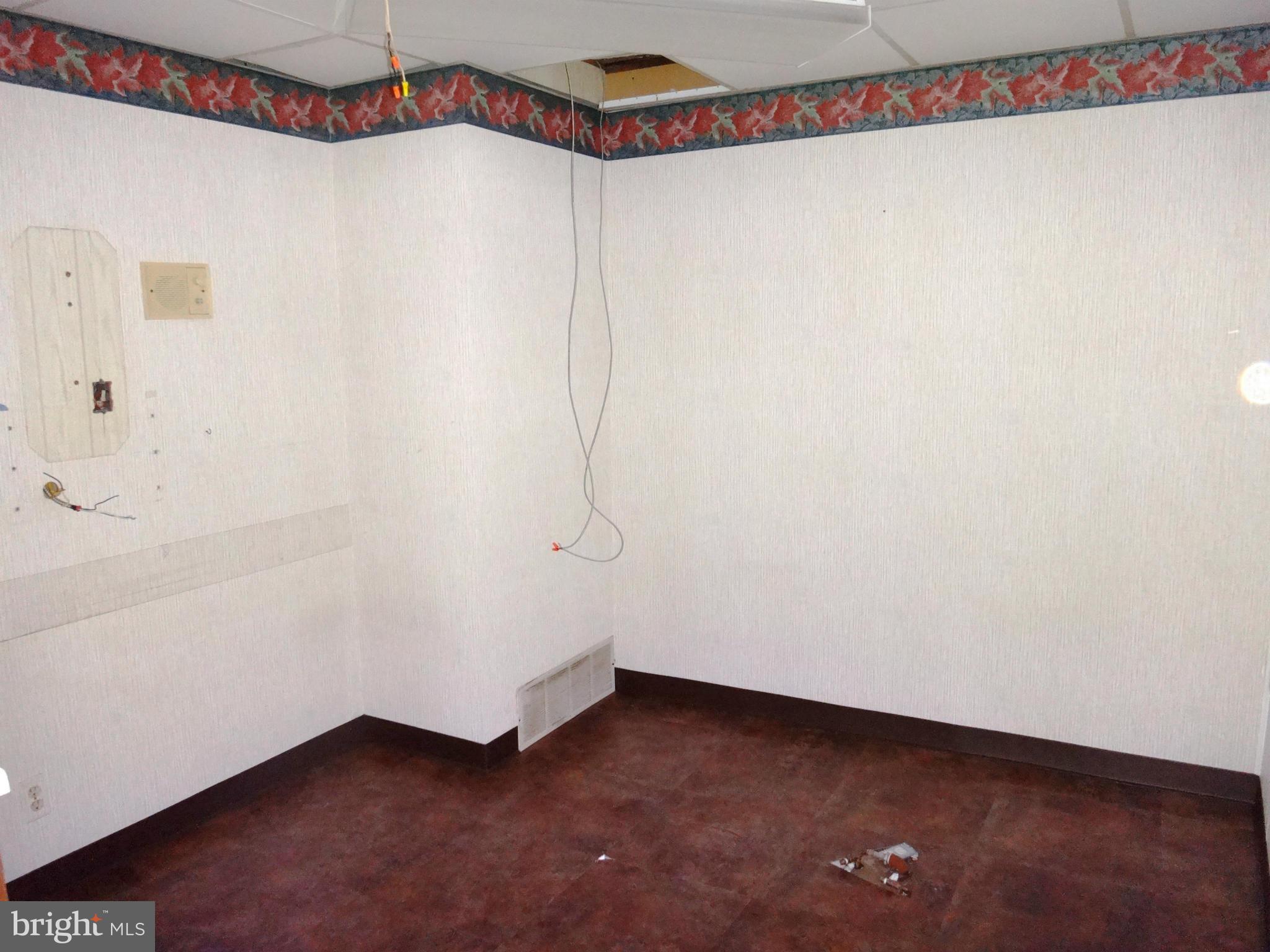 SOUTH END - Commercial Sale