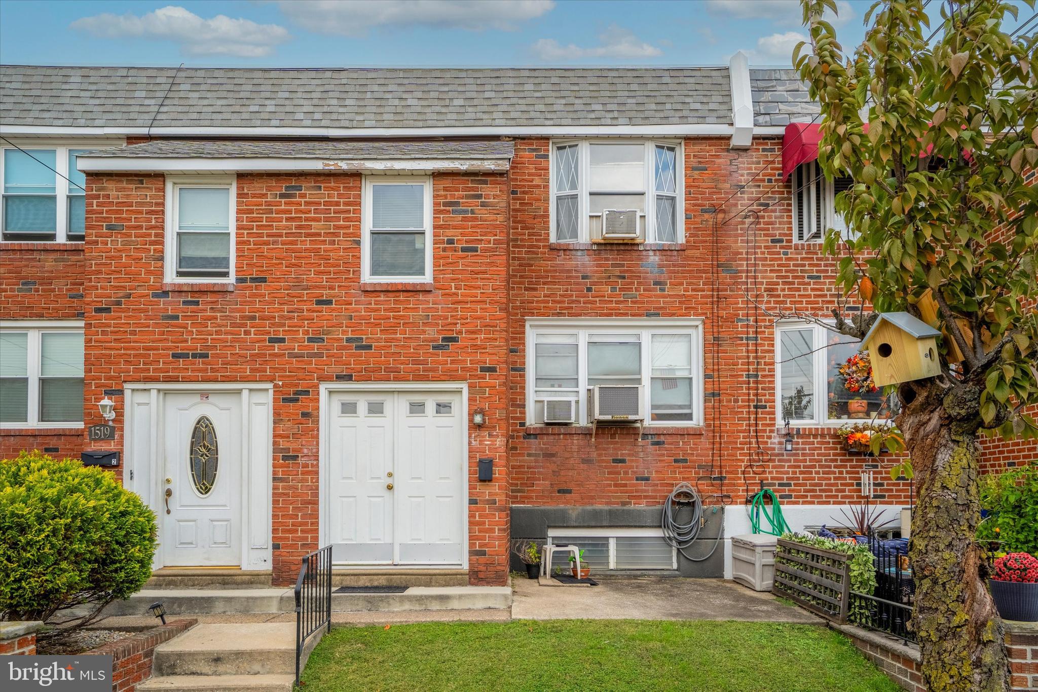 Don't miss out on the opportunity to own one of the highly sought-after Packer Park Duplexes! This 1960s duplex features two bedrooms and one bathroom units with an attached two-car garage. The layout is well-designed, with the living space at the front, the kitchen in the middle, and bedrooms at the back. Located within walking distance of the shops on Packer Ave, a short stroll from the amenities of FDR Park, and with easy access to major highways, public transportation, and the stadiums. This turnkey investment property is a great opportunity. Don't hesitate to schedule a viewing today!