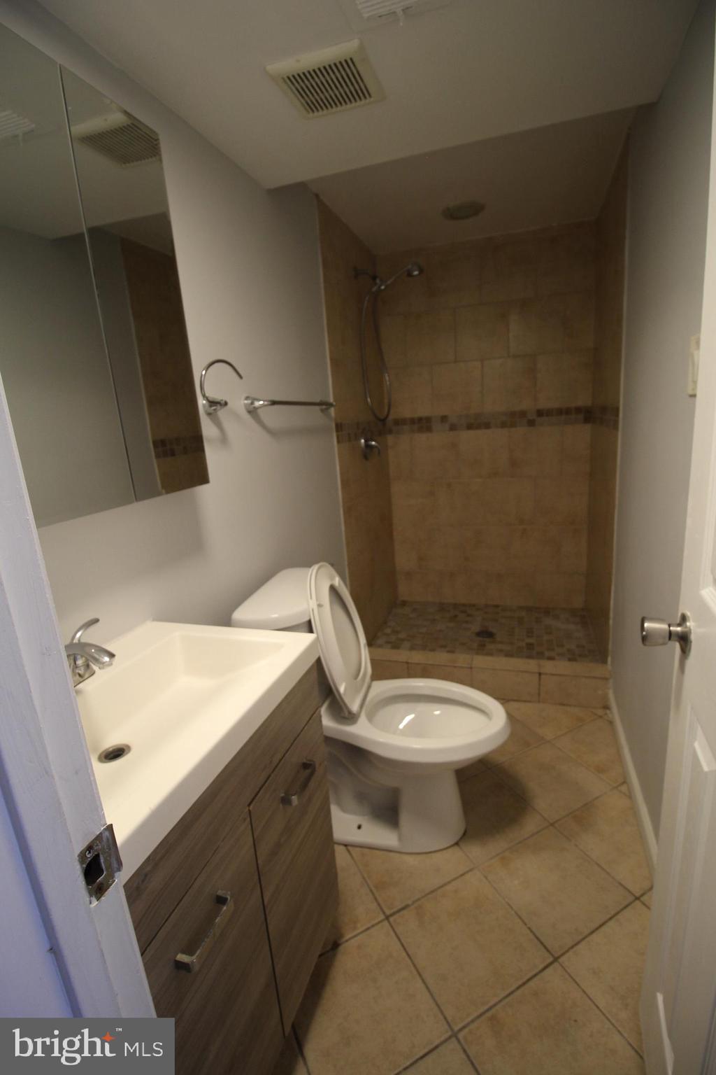 VILLAGE GATE - Residential