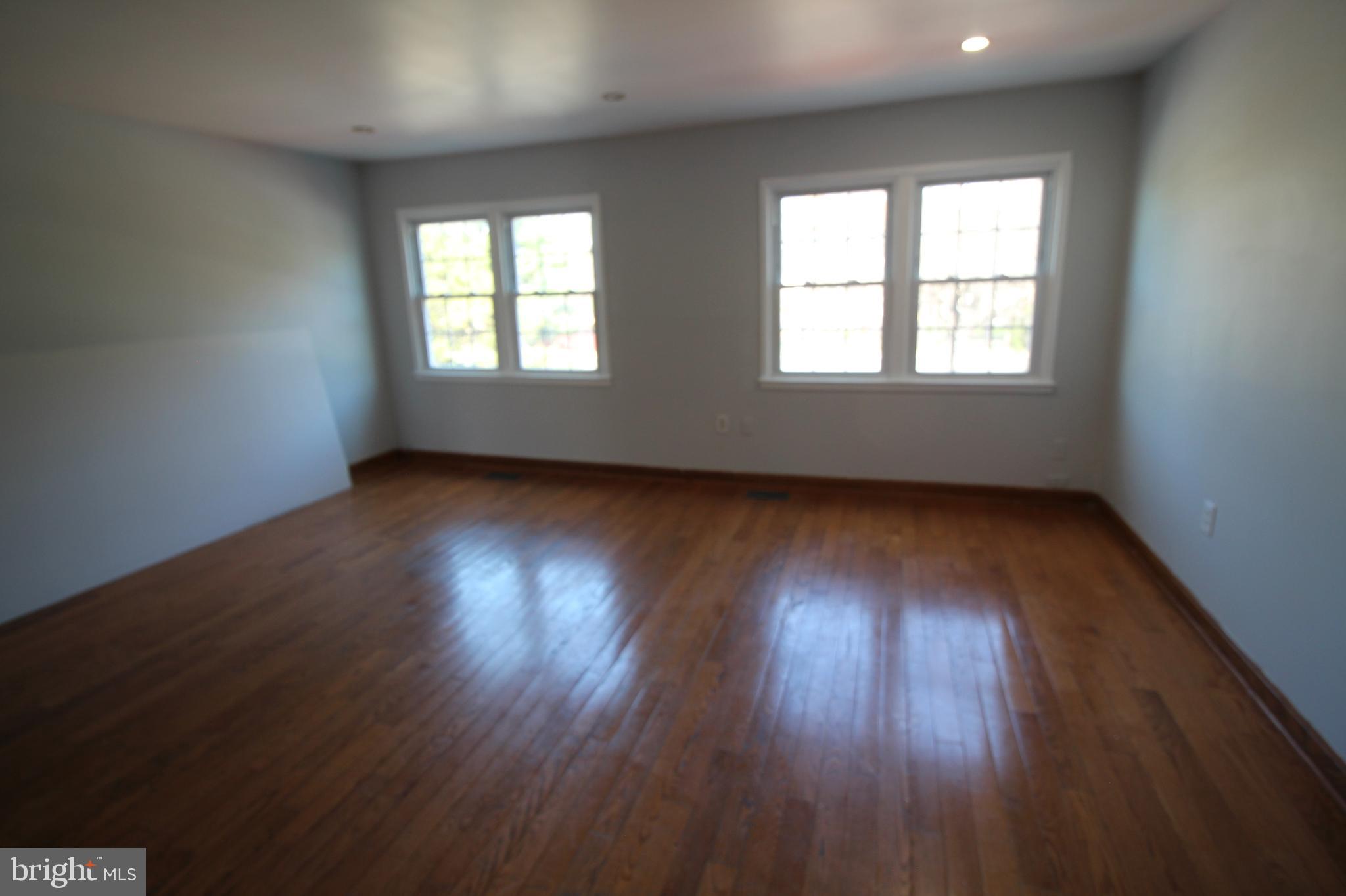 VILLAGE GATE - Residential