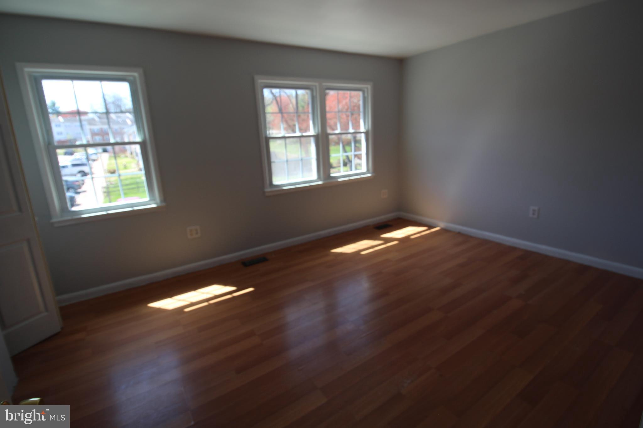 VILLAGE GATE - Residential