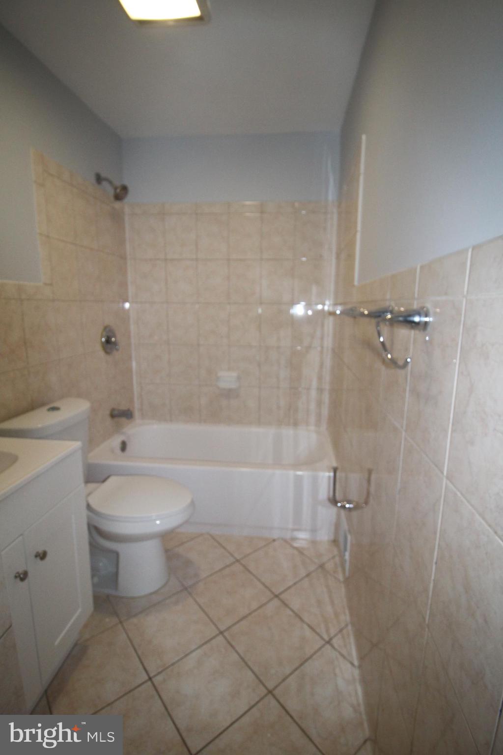 VILLAGE GATE - Residential