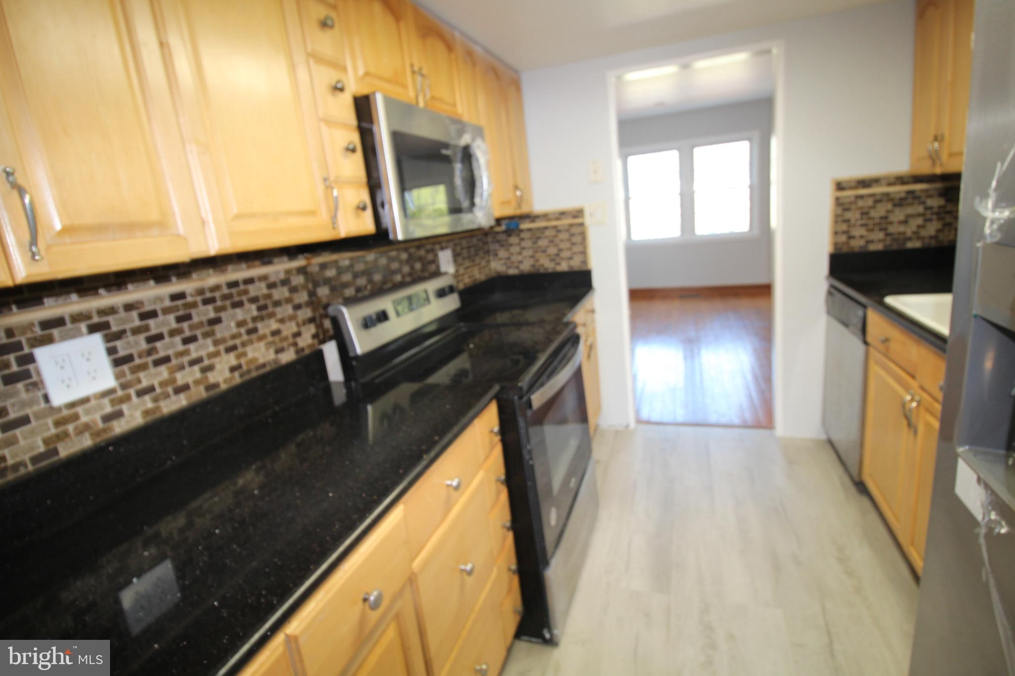 VILLAGE GATE - Residential