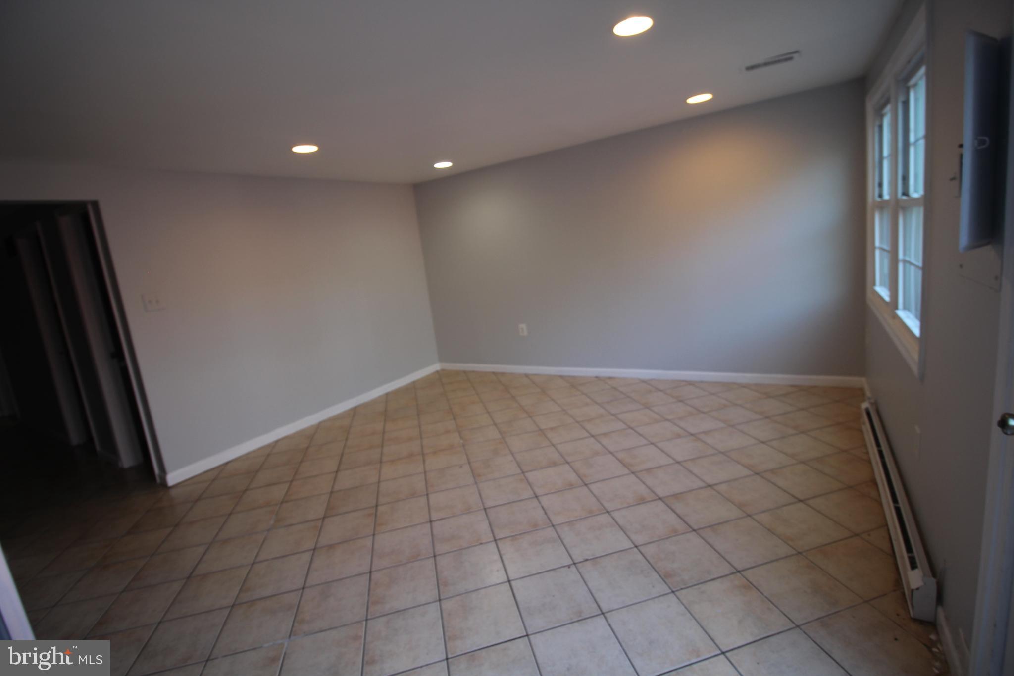 VILLAGE GATE - Residential