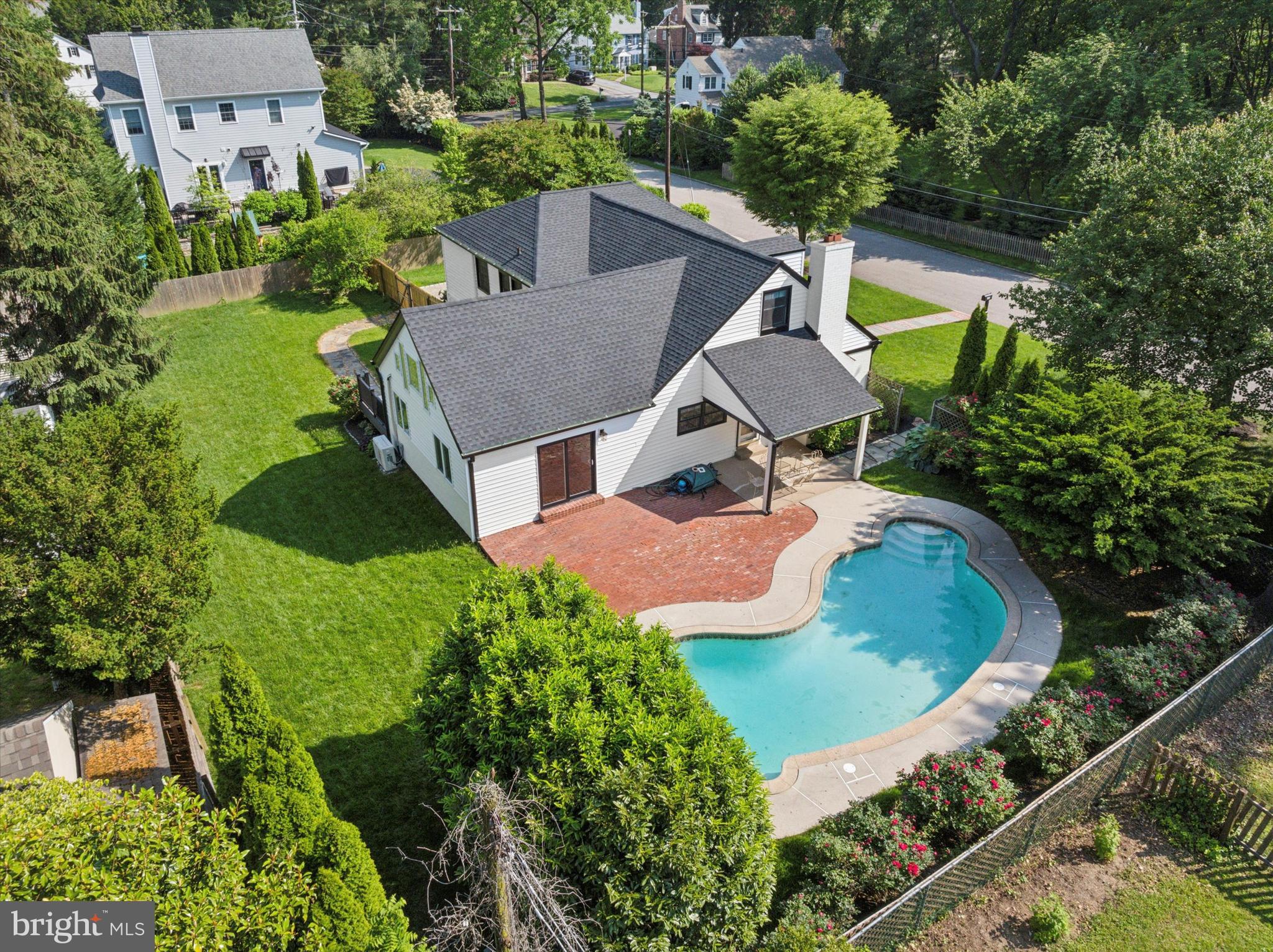 GLADWYNE - Residential