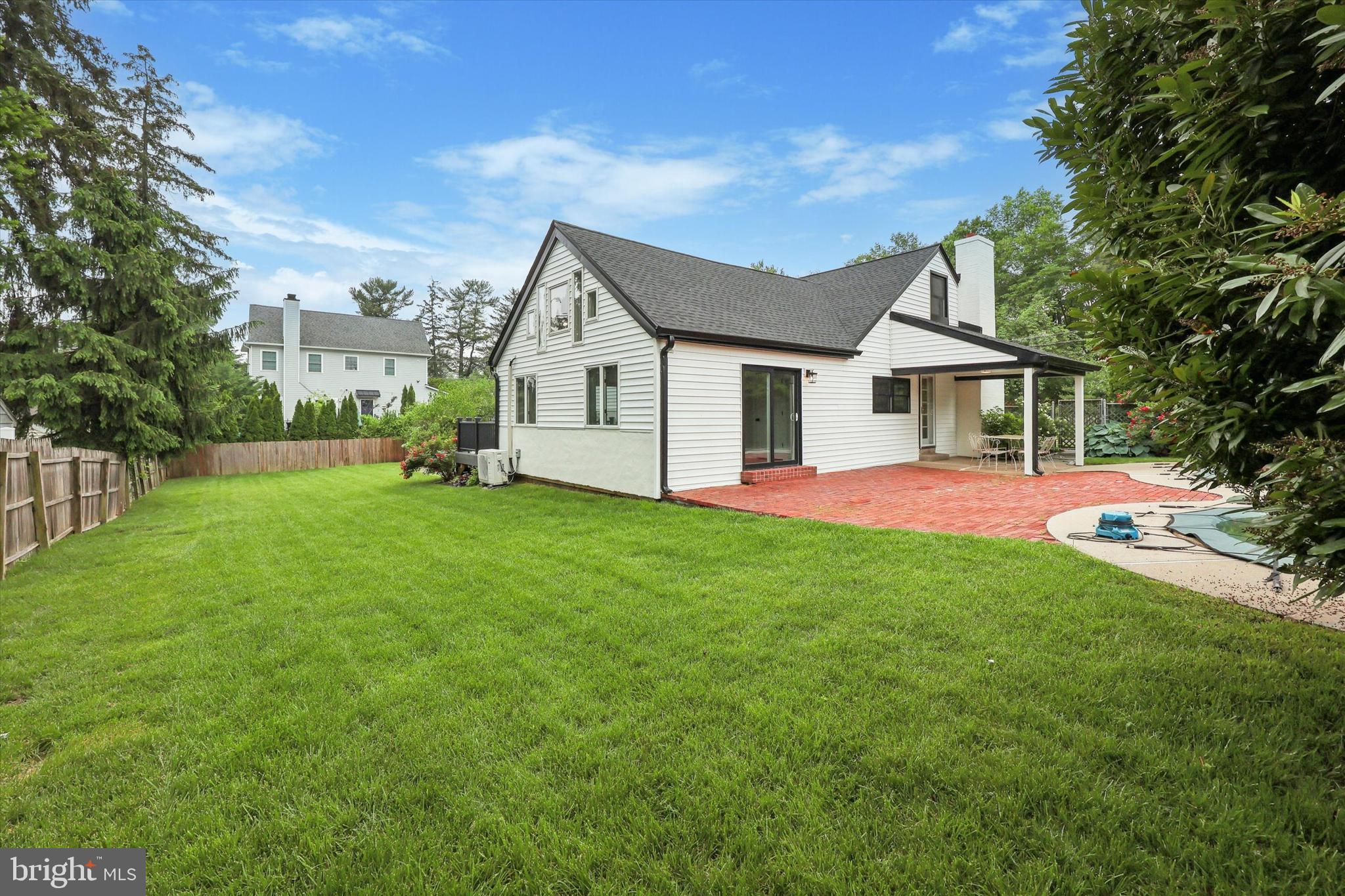 GLADWYNE - Residential