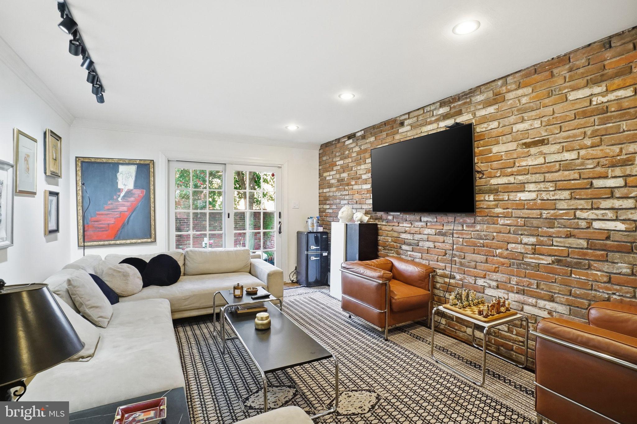 SOCIETY HILL - Residential