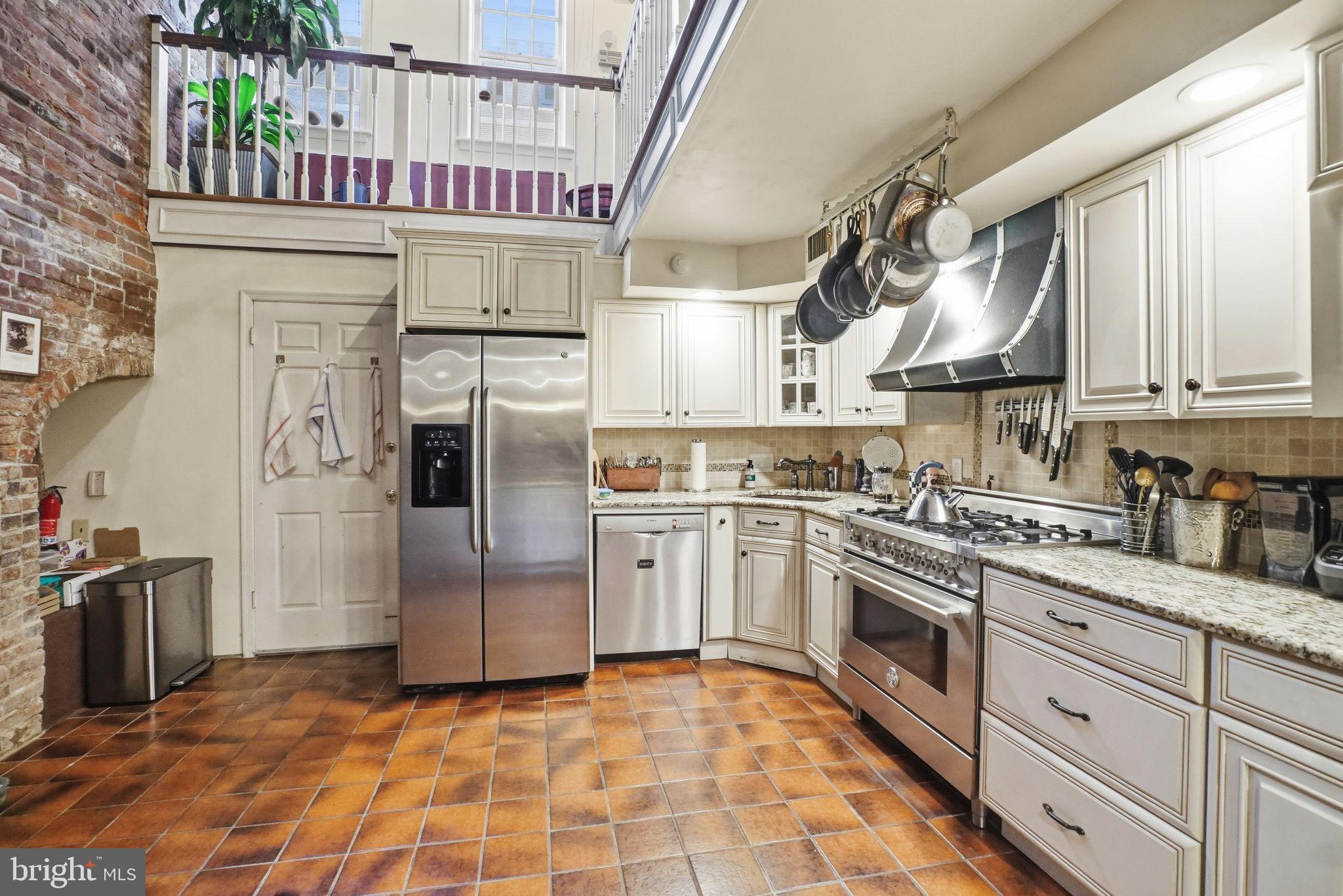 SOCIETY HILL - Residential