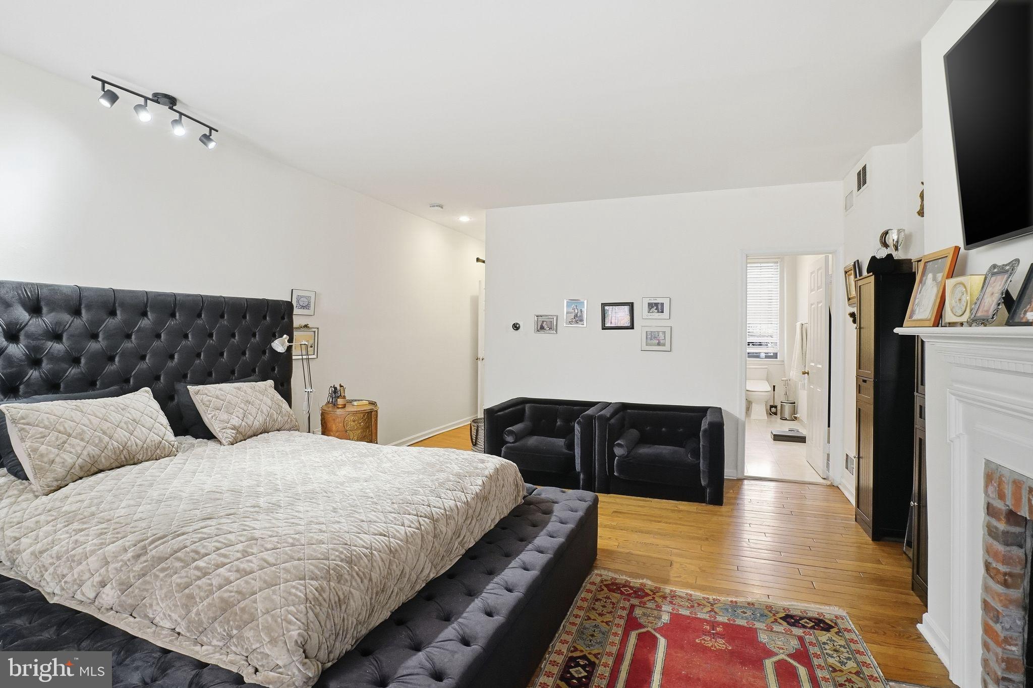 SOCIETY HILL - Residential