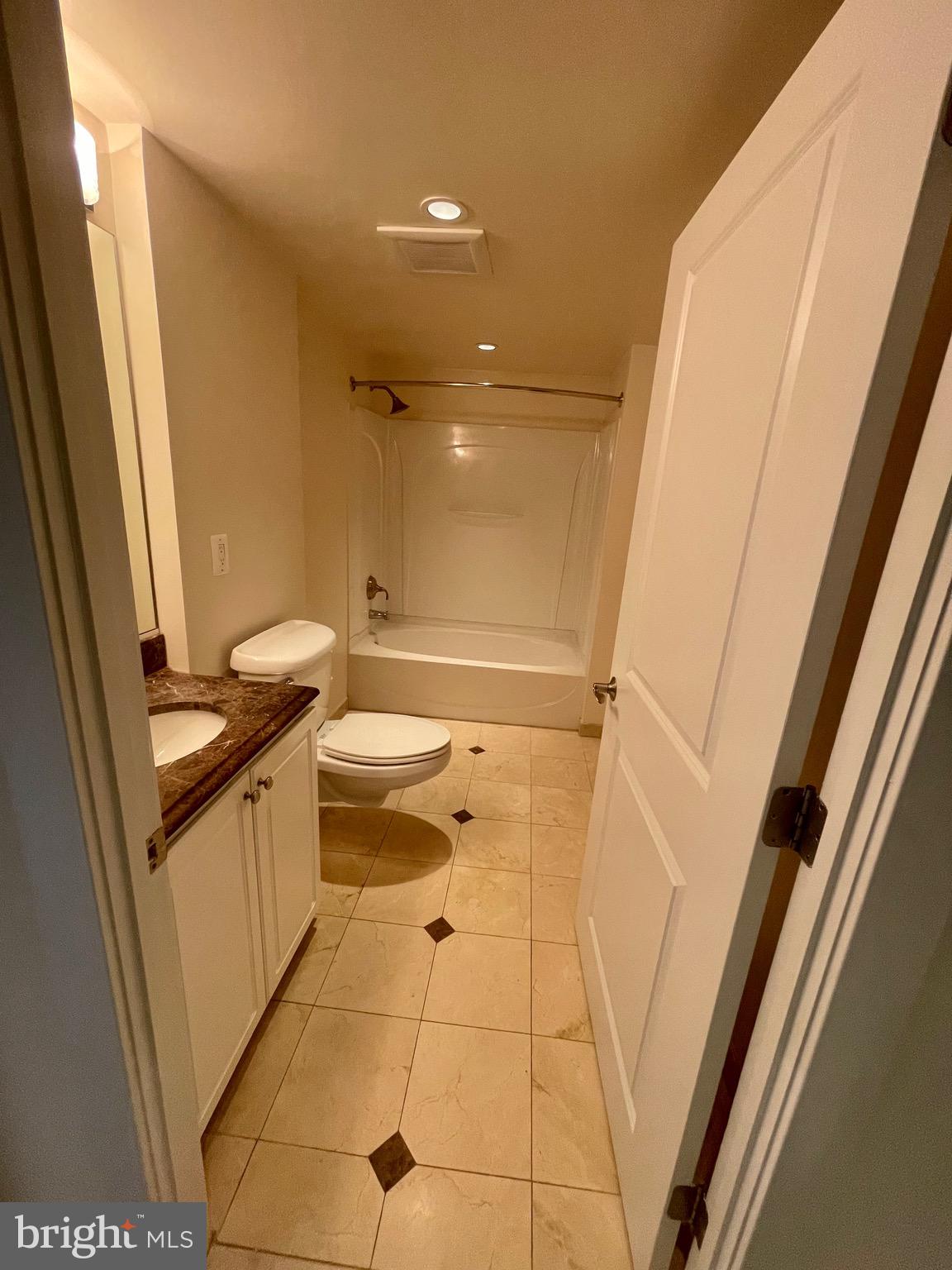 COURTHOUSE - Residential Lease