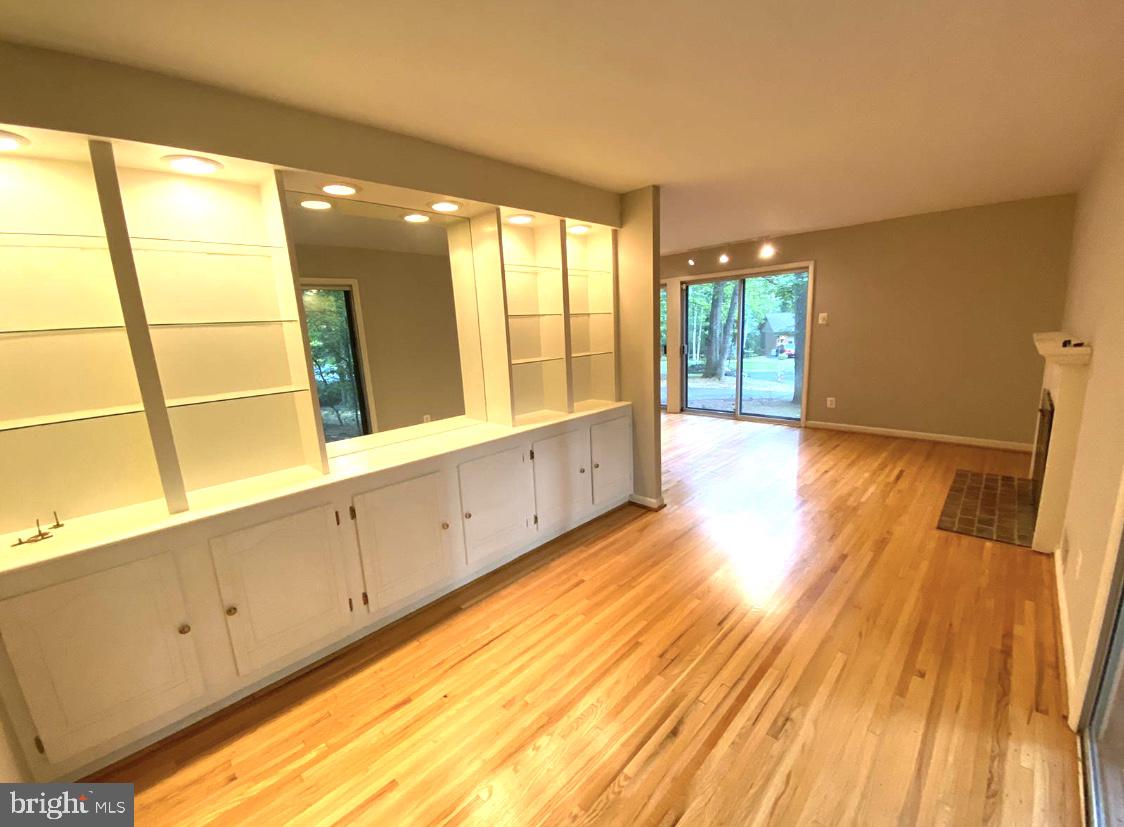 RESTON - Residential