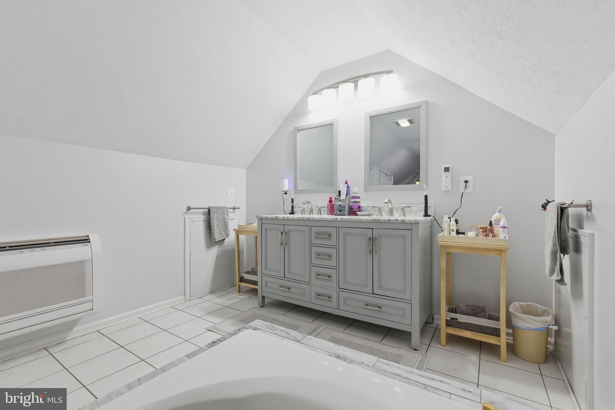 OAK HILL - Residential