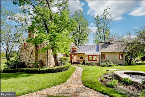15850 Hunton Lane, Haymarket, VA MLS: VAPW2092342