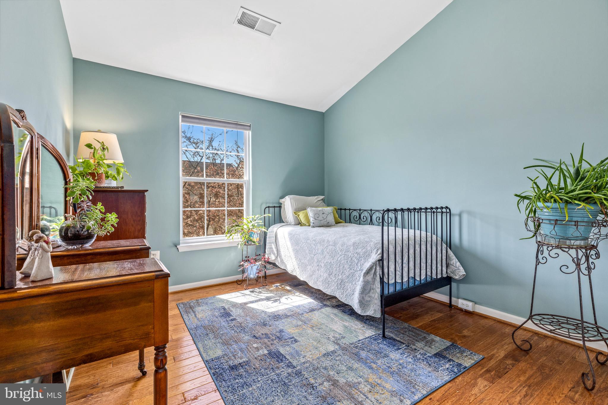 ASHBURN VILLAGE - Residential