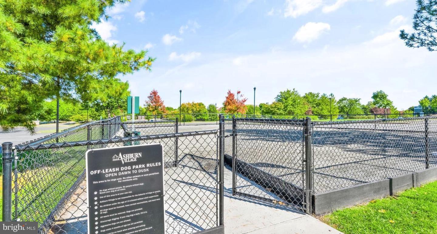 ASHBURN VILLAGE - Residential