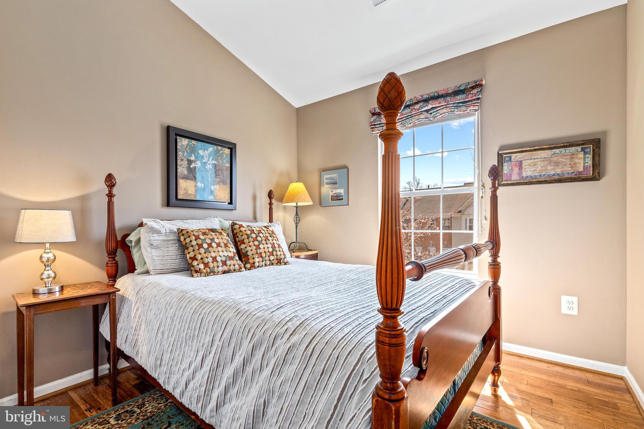 ASHBURN VILLAGE - Residential