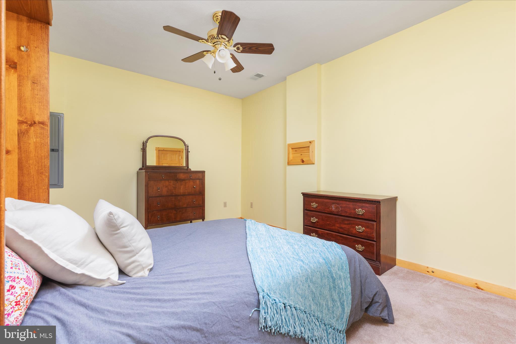 ASHTON WOODS - Residential