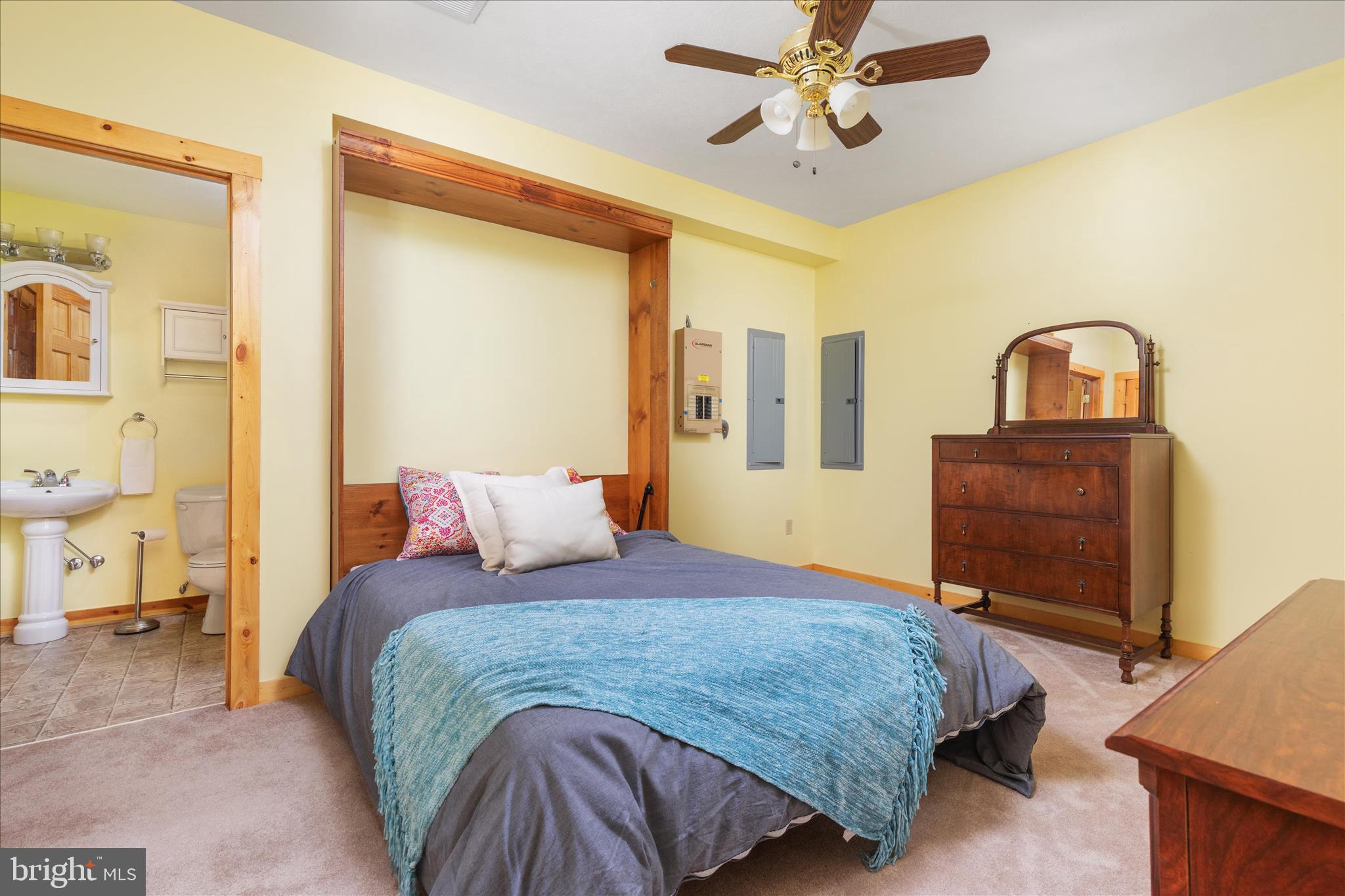 ASHTON WOODS - Residential