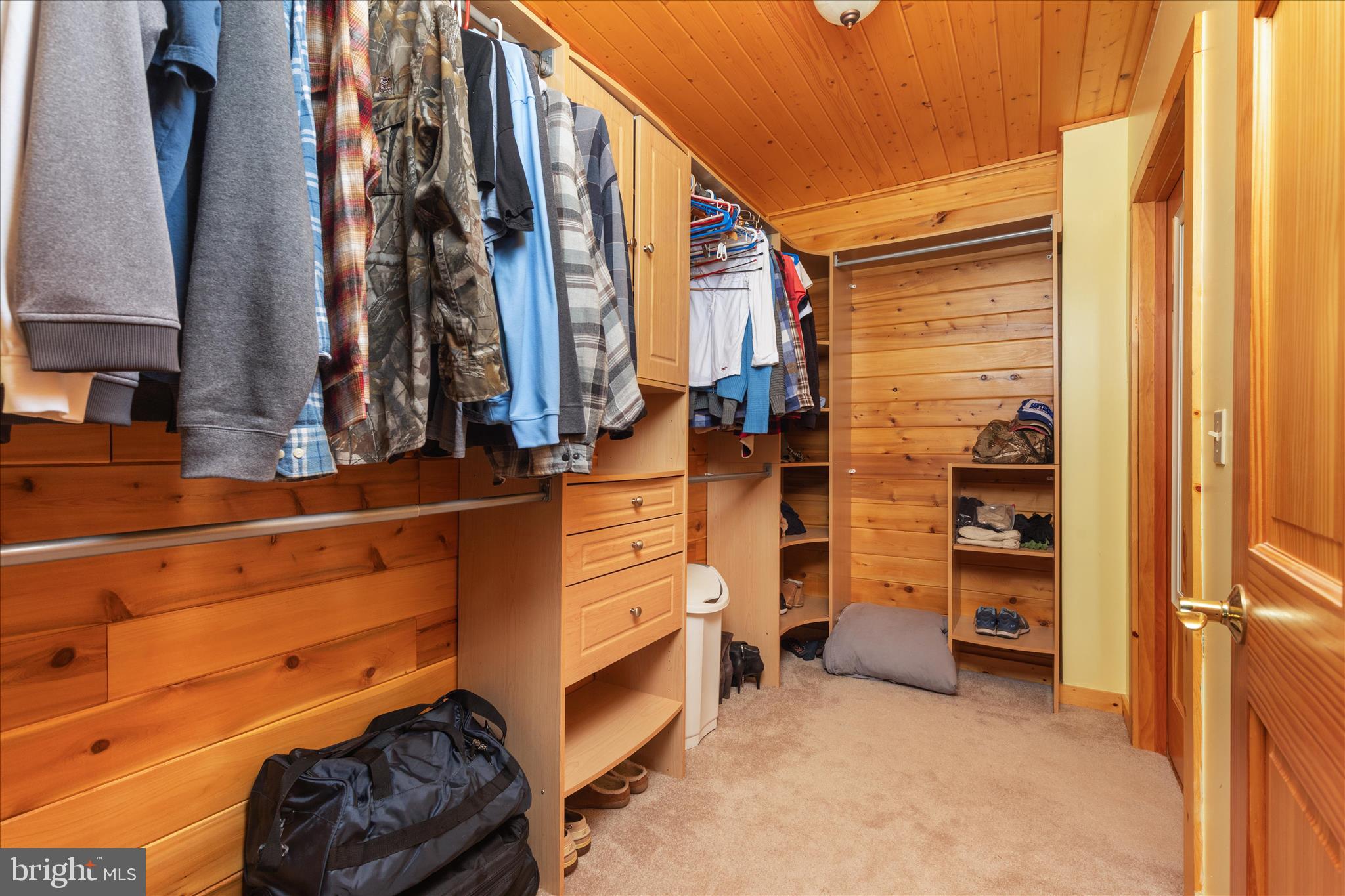 ASHTON WOODS - Residential