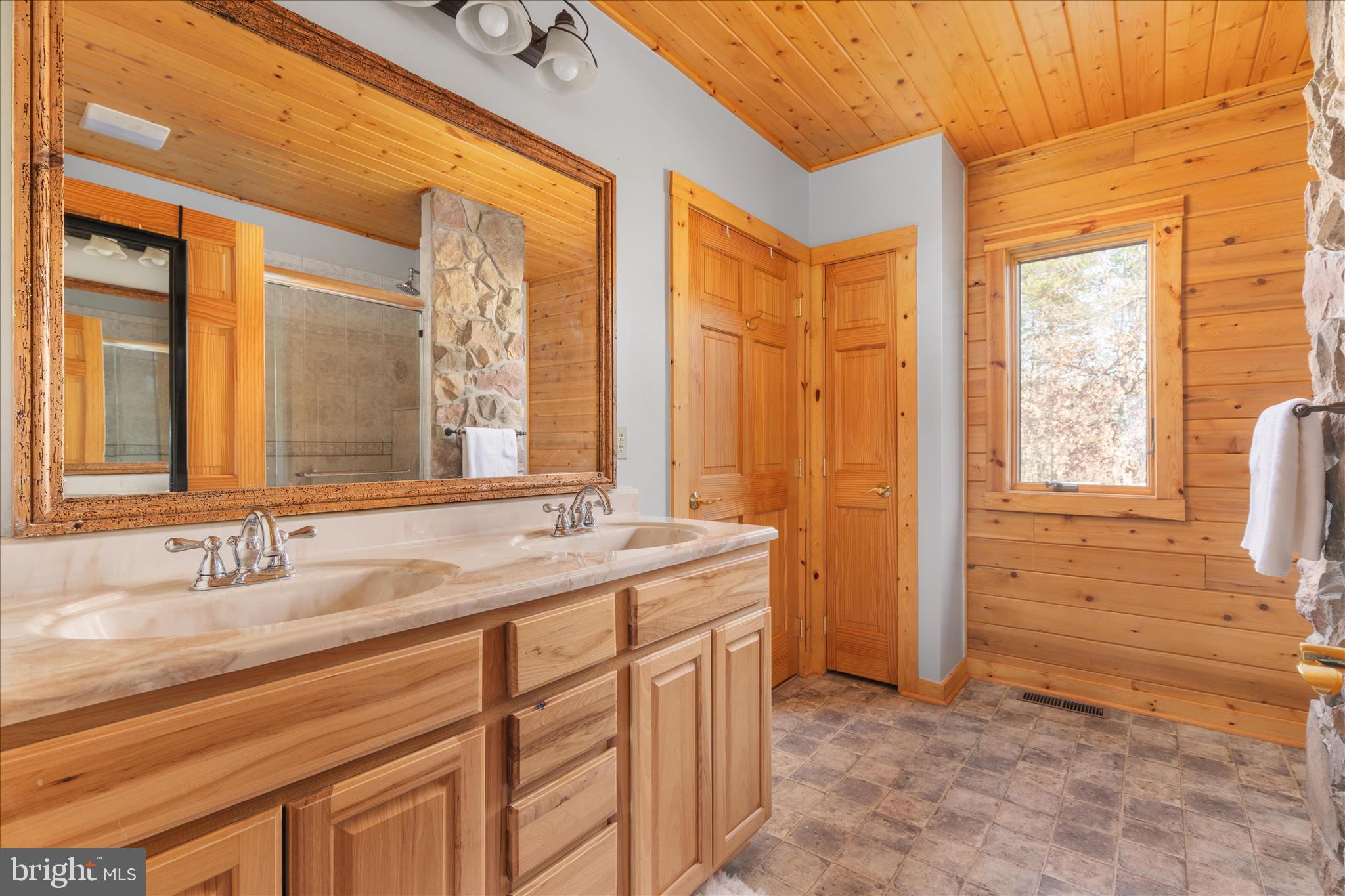 ASHTON WOODS - Residential