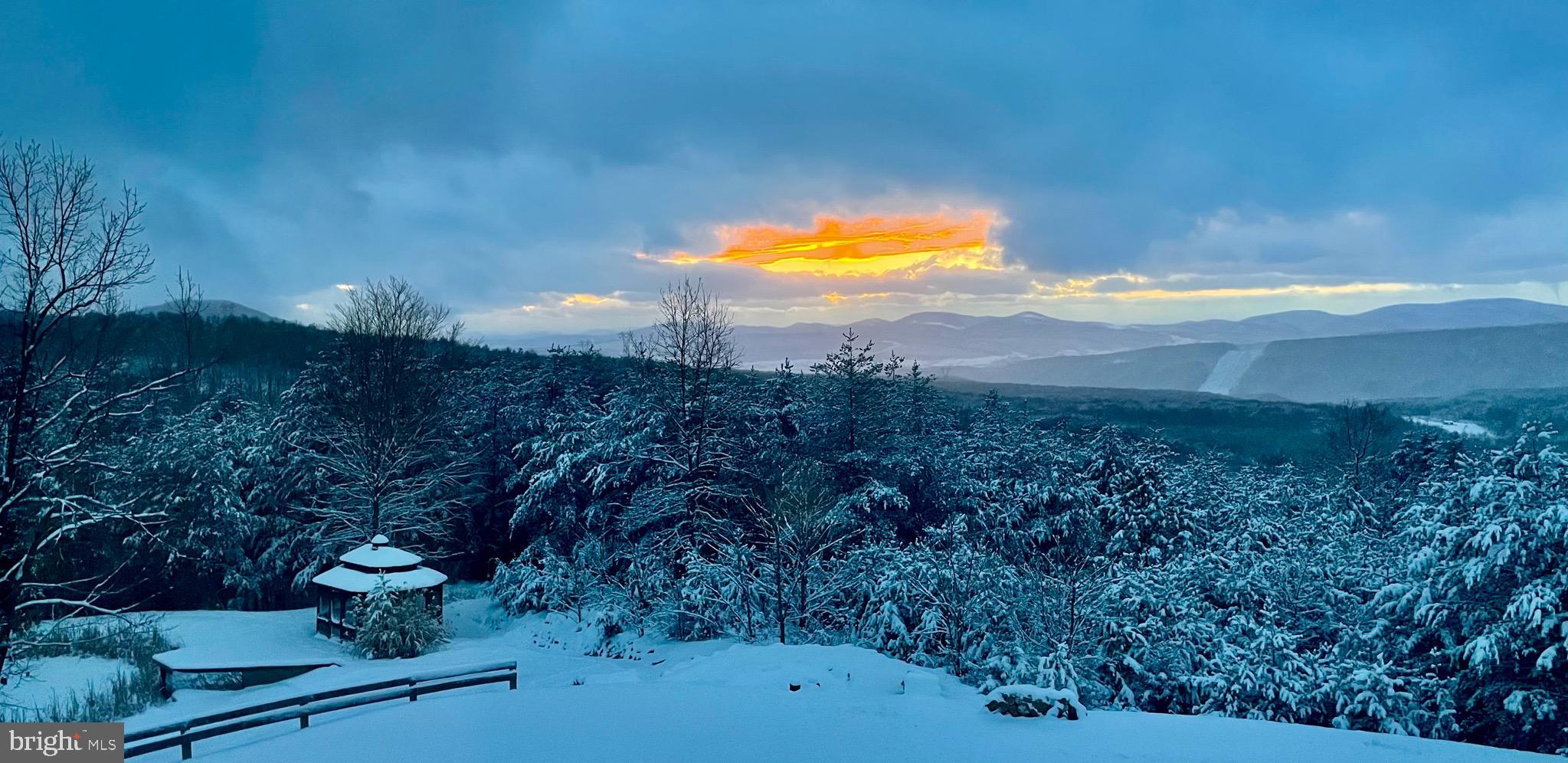 ASHTON WOODS - Residential