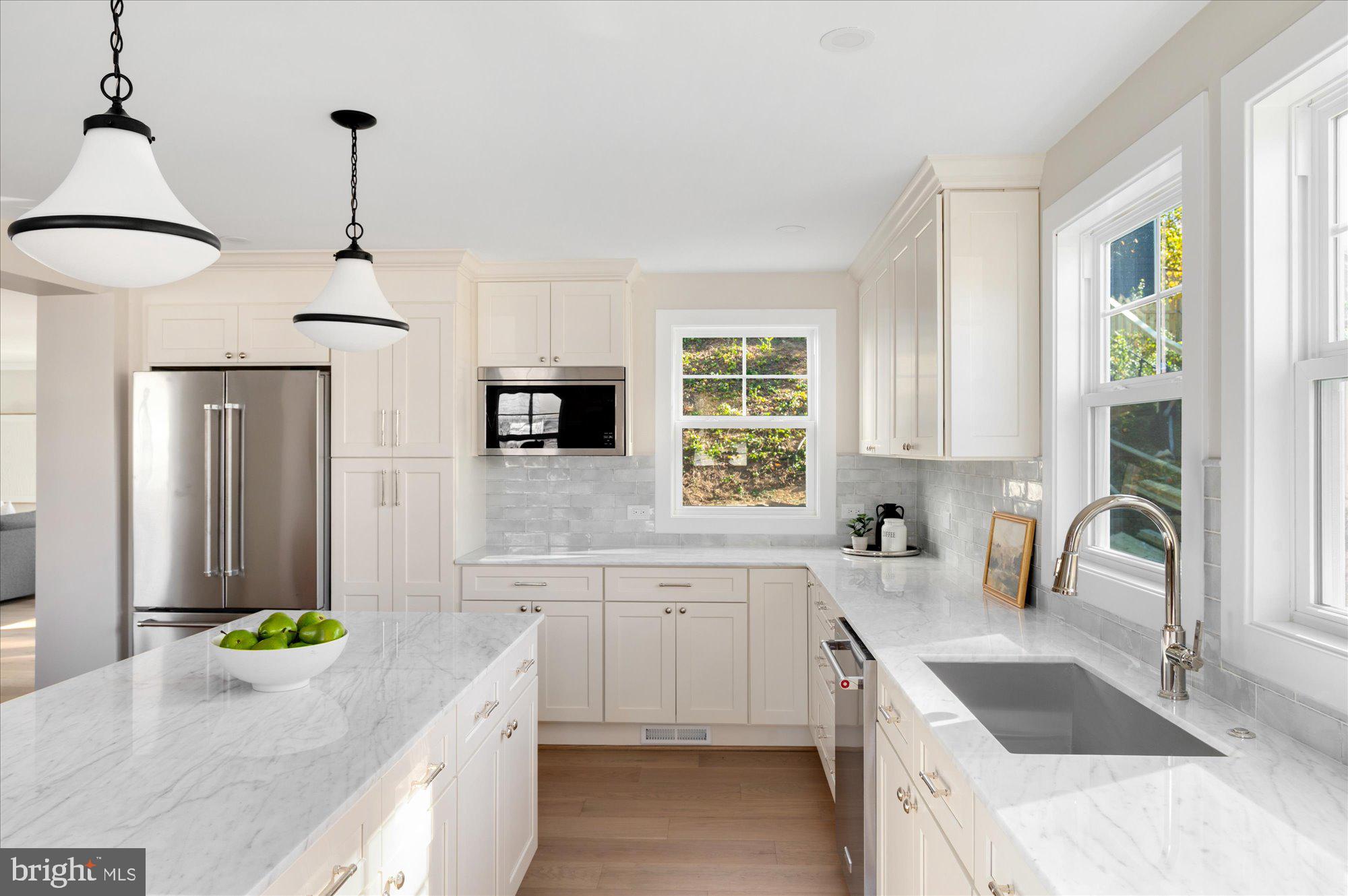 945 N LEBANON STREET