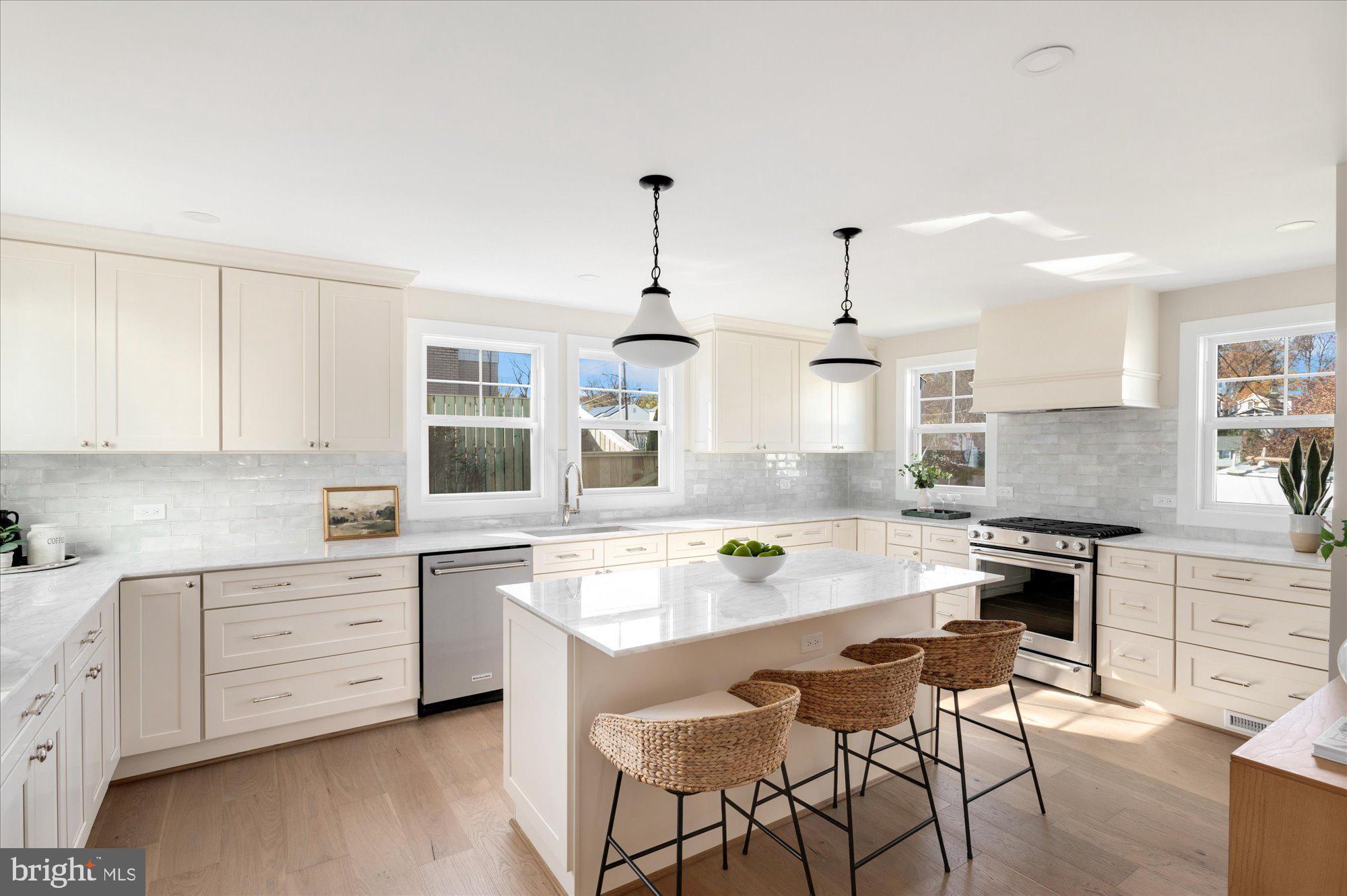 945 N LEBANON STREET