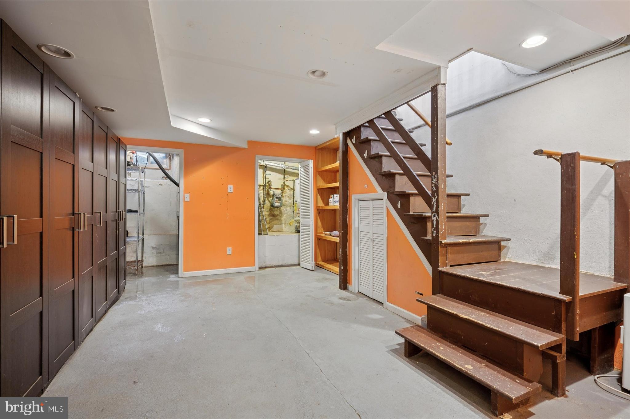 CHESTNUT HILL - Residential
