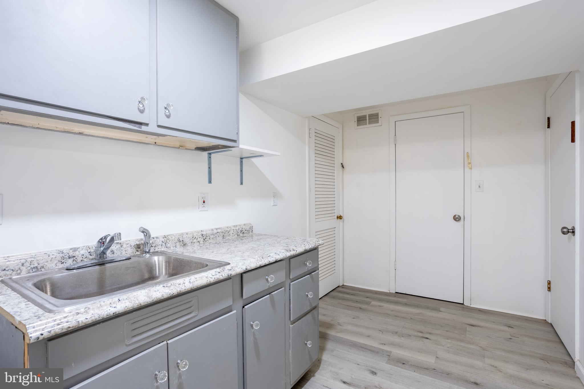 MIDFIELD - Residential