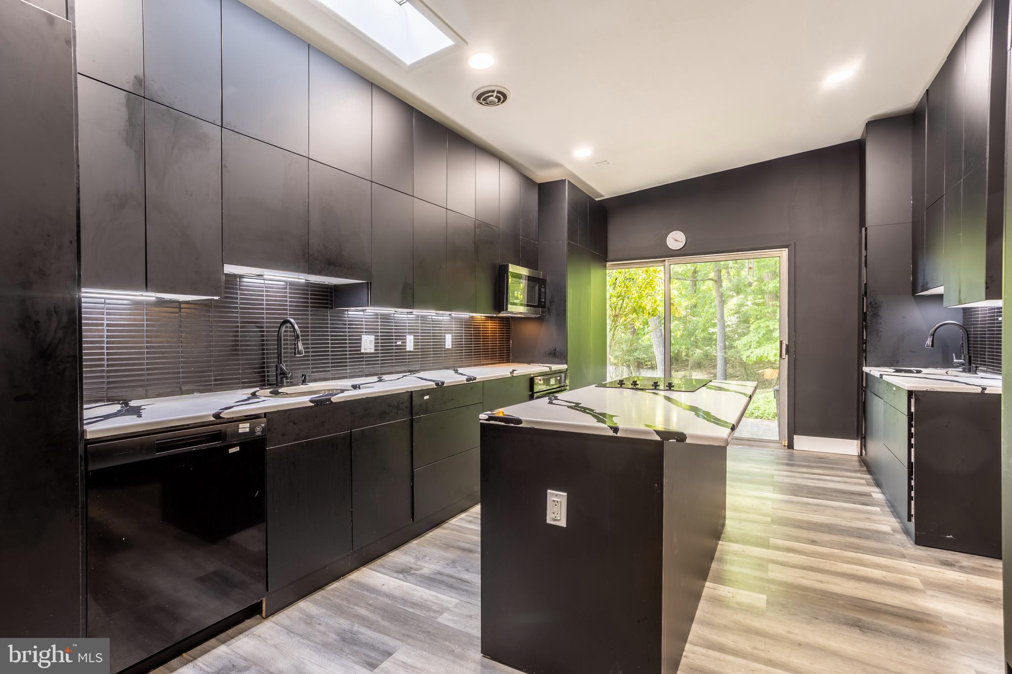 MIDFIELD - Residential