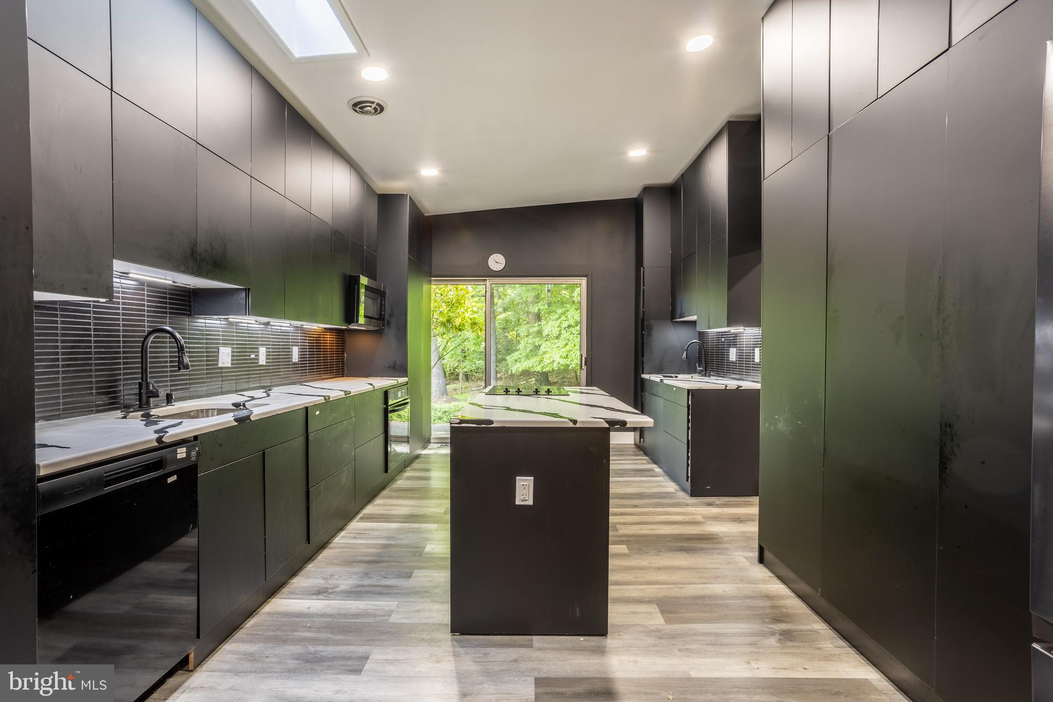 MIDFIELD - Residential
