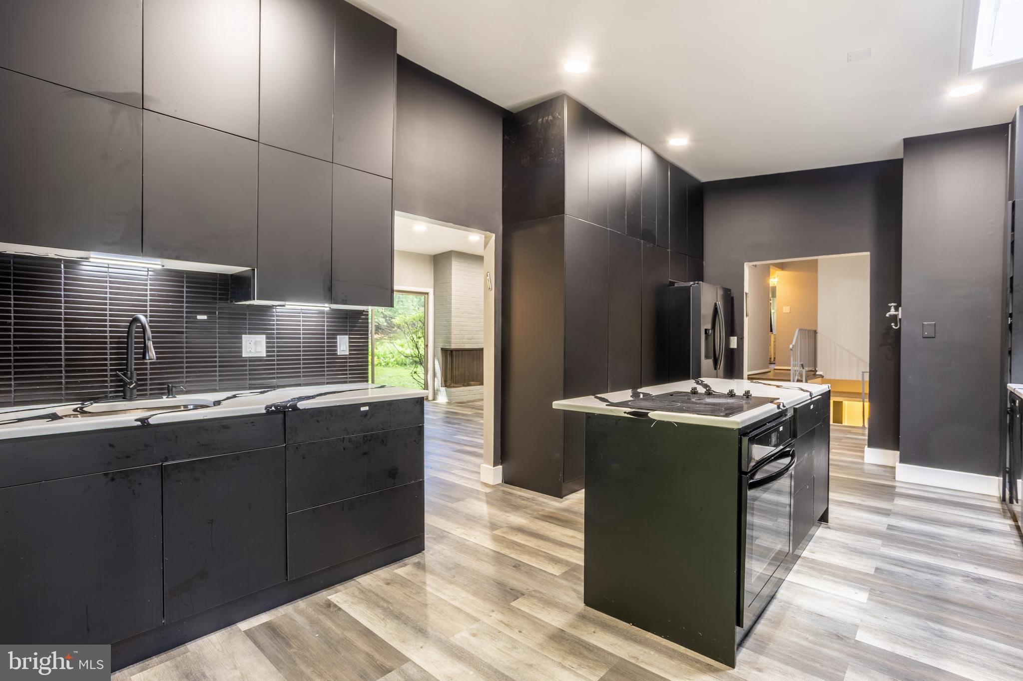 MIDFIELD - Residential